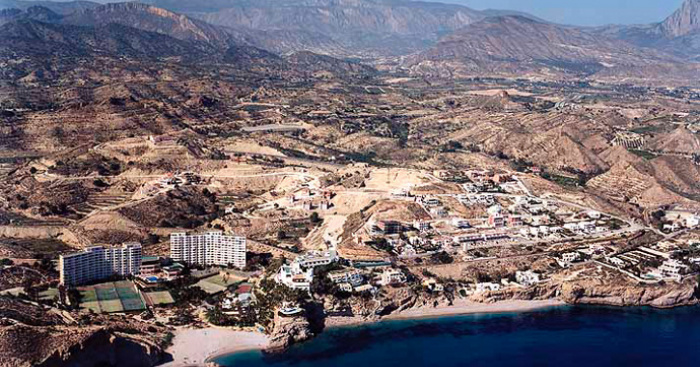 Playa La Caleta, Villajoyosa/La Vila Joiosa, Alicante / Fuente: mapama.gob.es