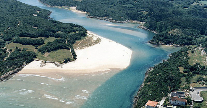 Playa La Arena, Arnuero, Cantabria / Fuente: mapama.gob.es