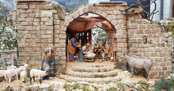 Nativity scene figures are ubiquitous in Spain at Christmastime Tradițiile și obiceiurile de Crăciun Spania