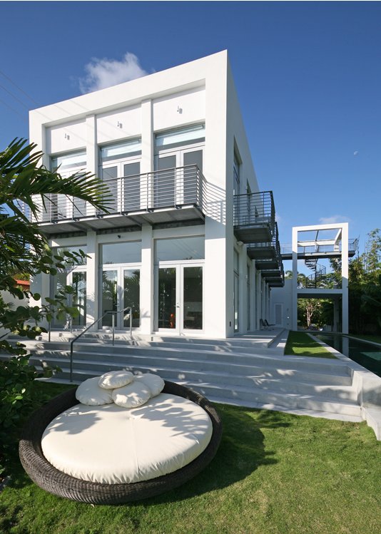 Vivienda de diseño minimalista con vistas a la bahía de miami (florida