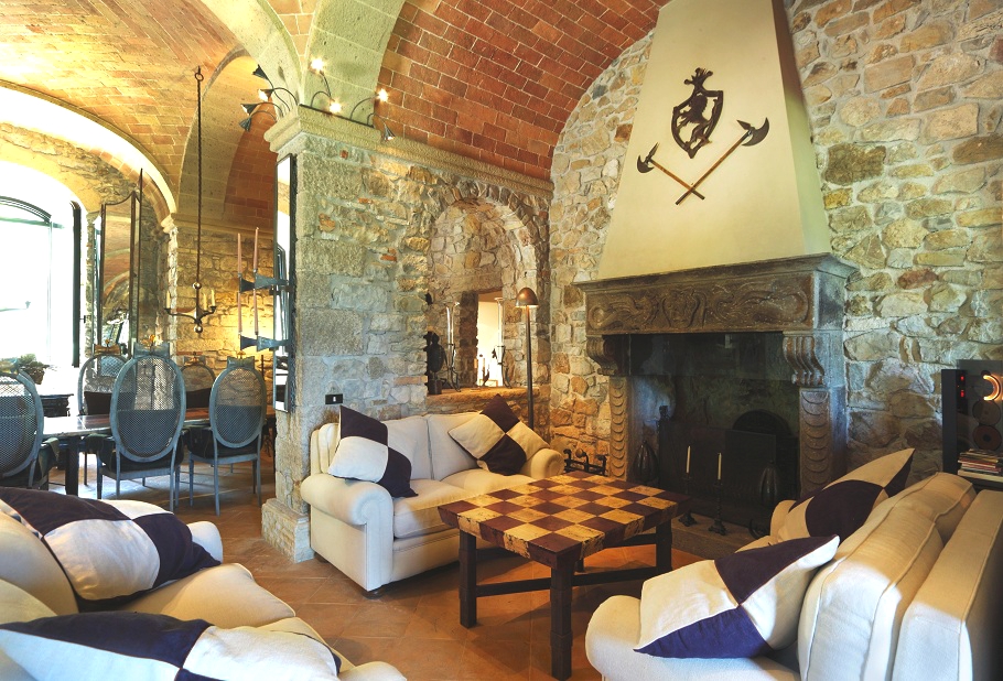 Casa de ensueño: un castillo del s.xii en venta en la toscana (Italia