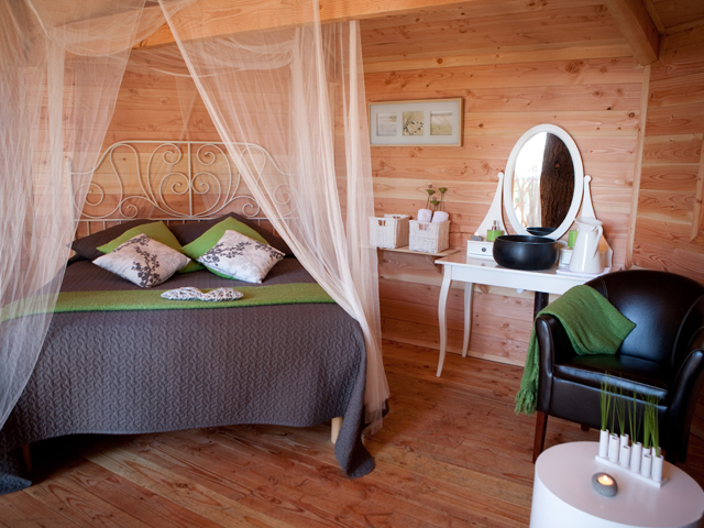 Hoteles con encanto: cabañas colgadas en los árboles para ...