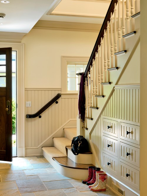 decoración qué poner debajo de las escaleras fotos jd design llc