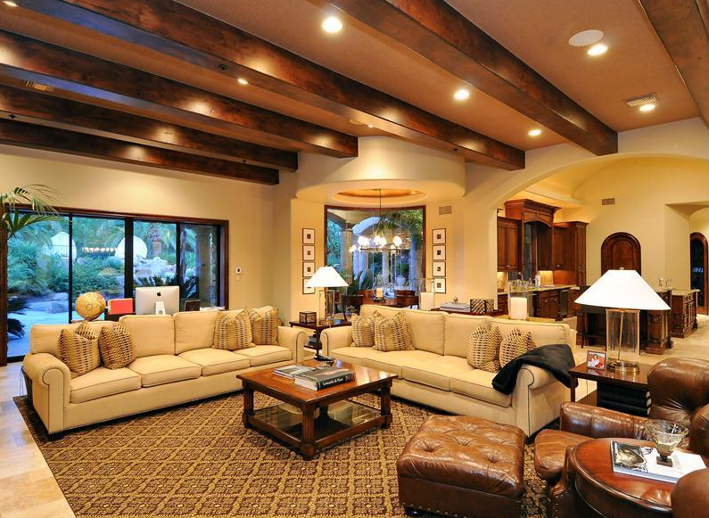 Casas de ensueño: un mini resort con sala de cine y juegos en arizona