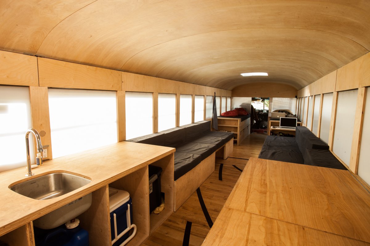 Cuatro ideas para convertir un autobús viejo en una casa