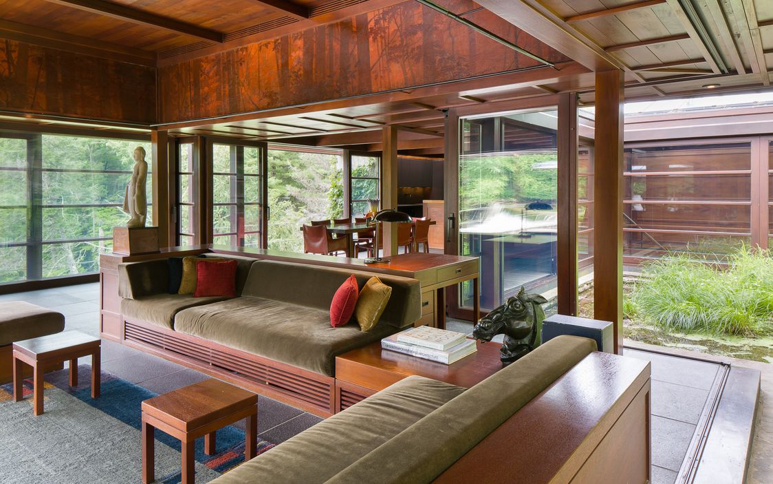 Casas de ensueño: una espectacular mansión con cascada natural en el