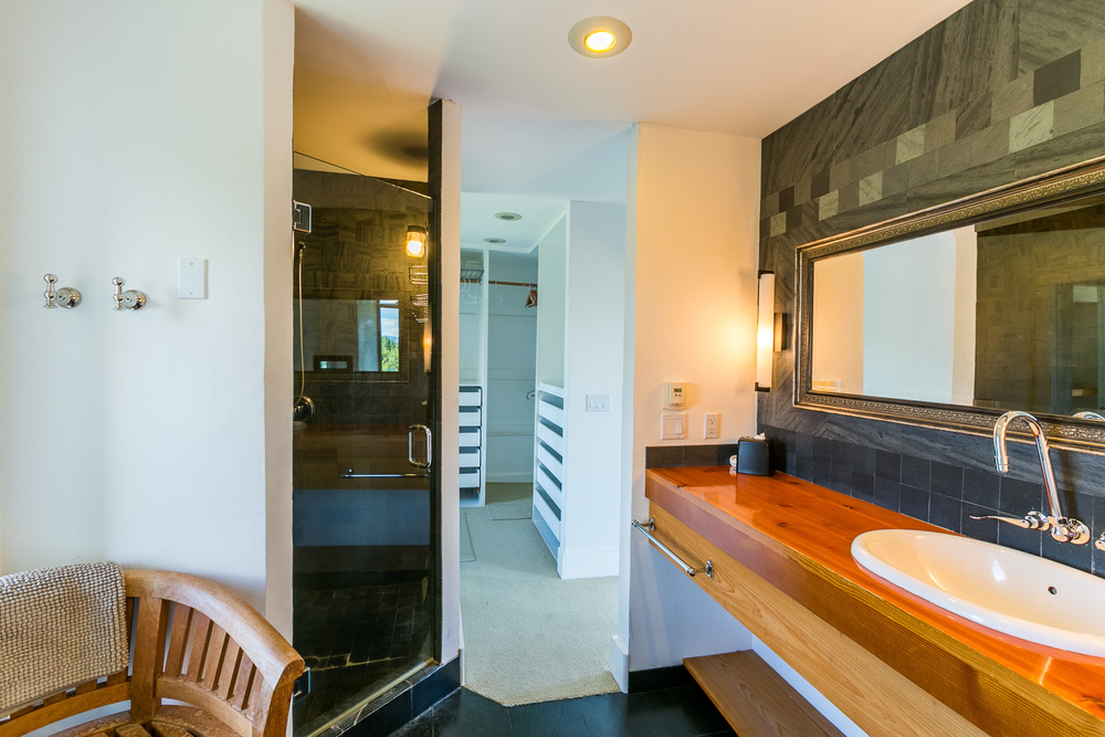 Casas de ensueño: un moderno castillo del siglo XXI con lago y la