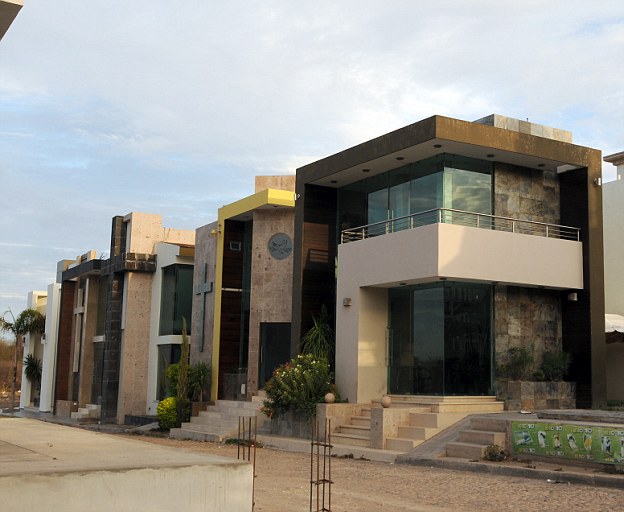 Los sorprendentes y lujosos mausoleos de los narcos mexicanos