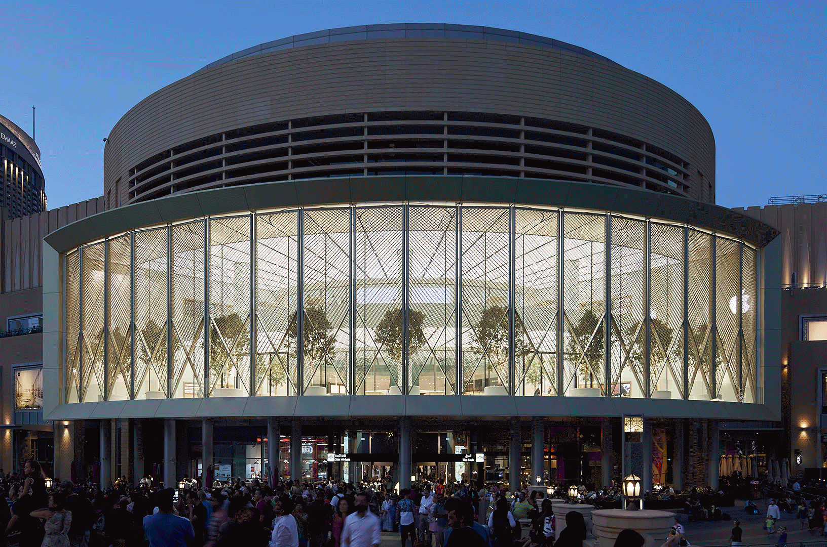 La nueva tienda de Apple en Dubái tiene ‘alas motorizadas’ para protegerse del sol del desierto