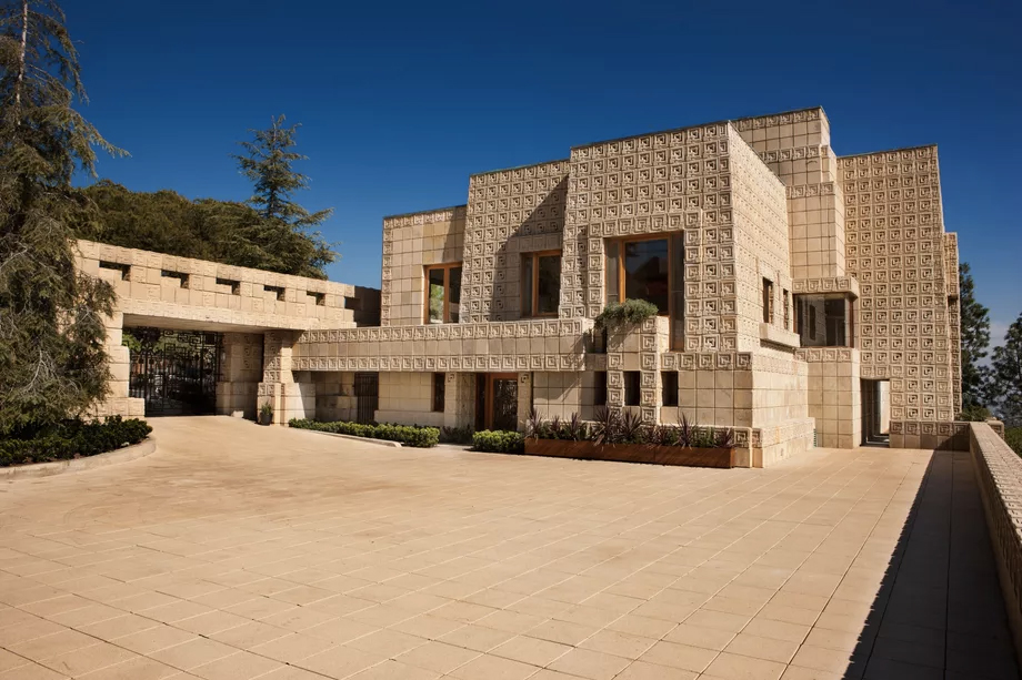 Ennis House, una de las joyas de Frank Lloyd Wright se vende por 16,1