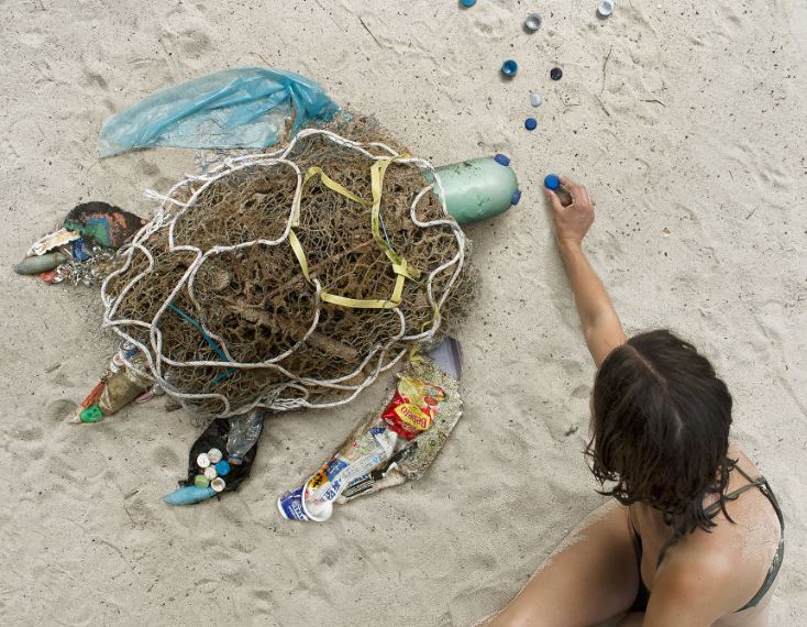 Arte con basura para intentar concienciar sobre el reciclaje 