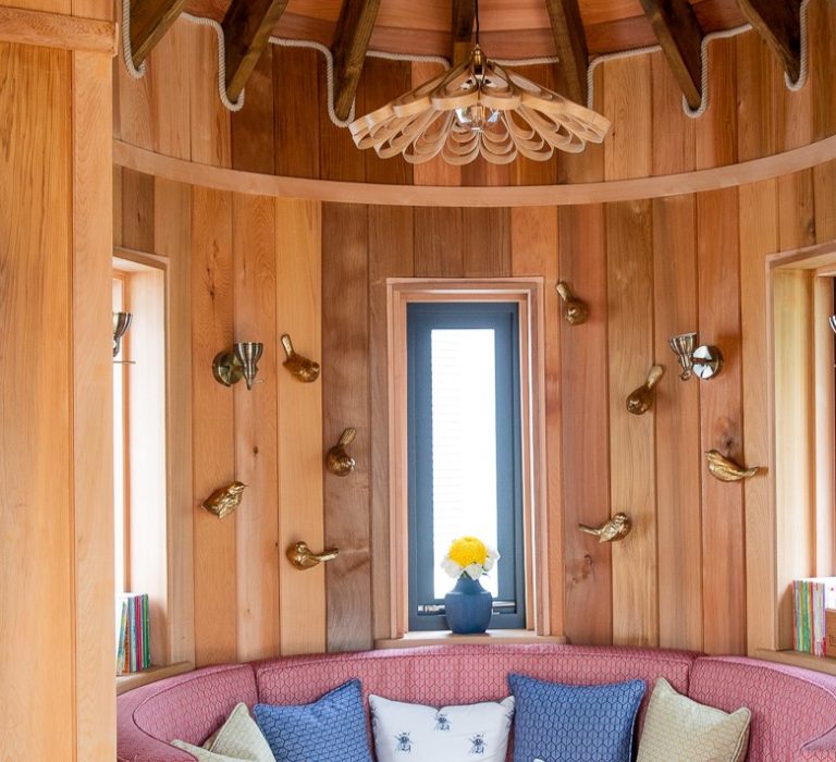 La casa del árbol prefabricada que demuestra que un espacio pequeño no