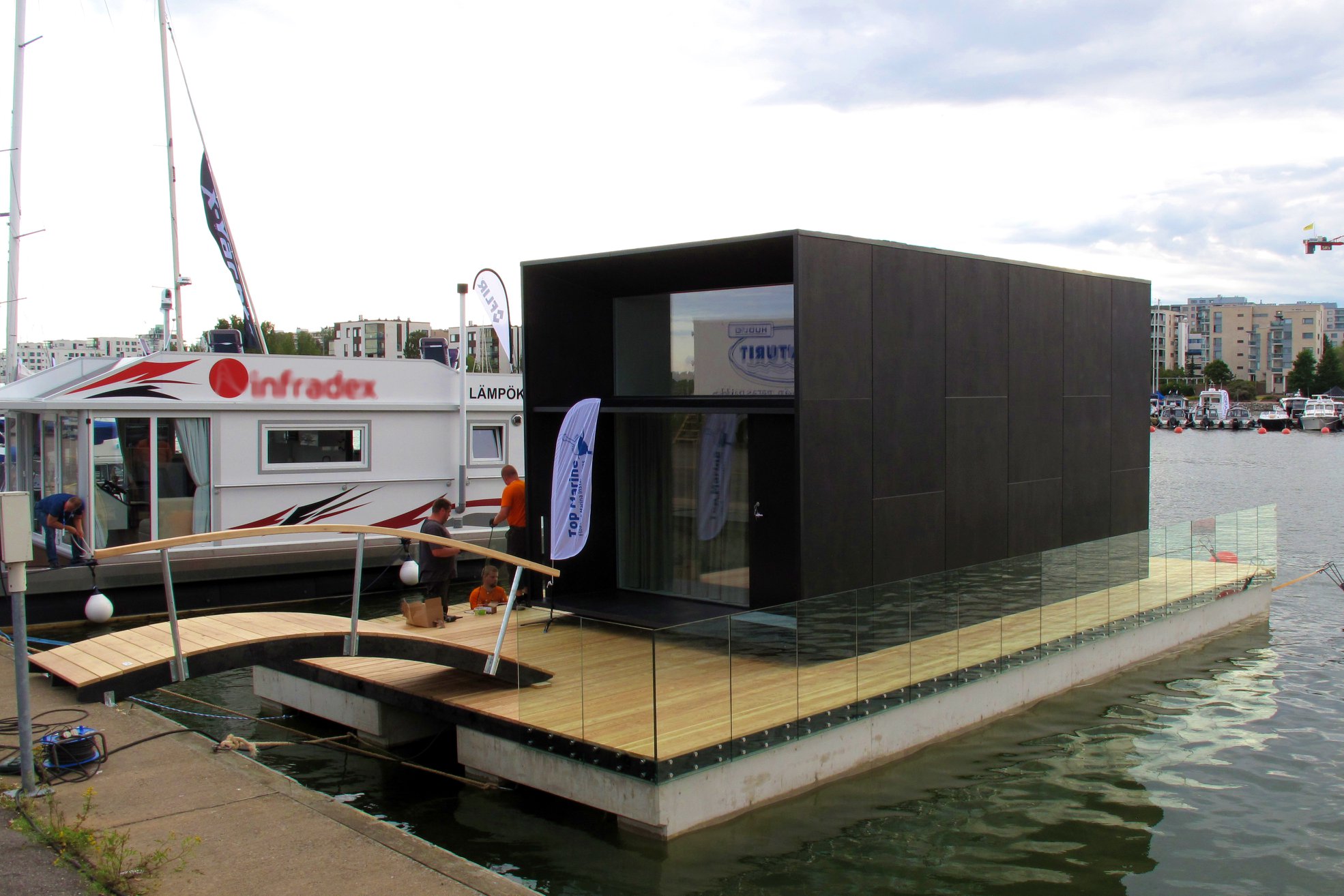 Con esta genial casa prefabricada puedes vivir flotando sobre las aguas