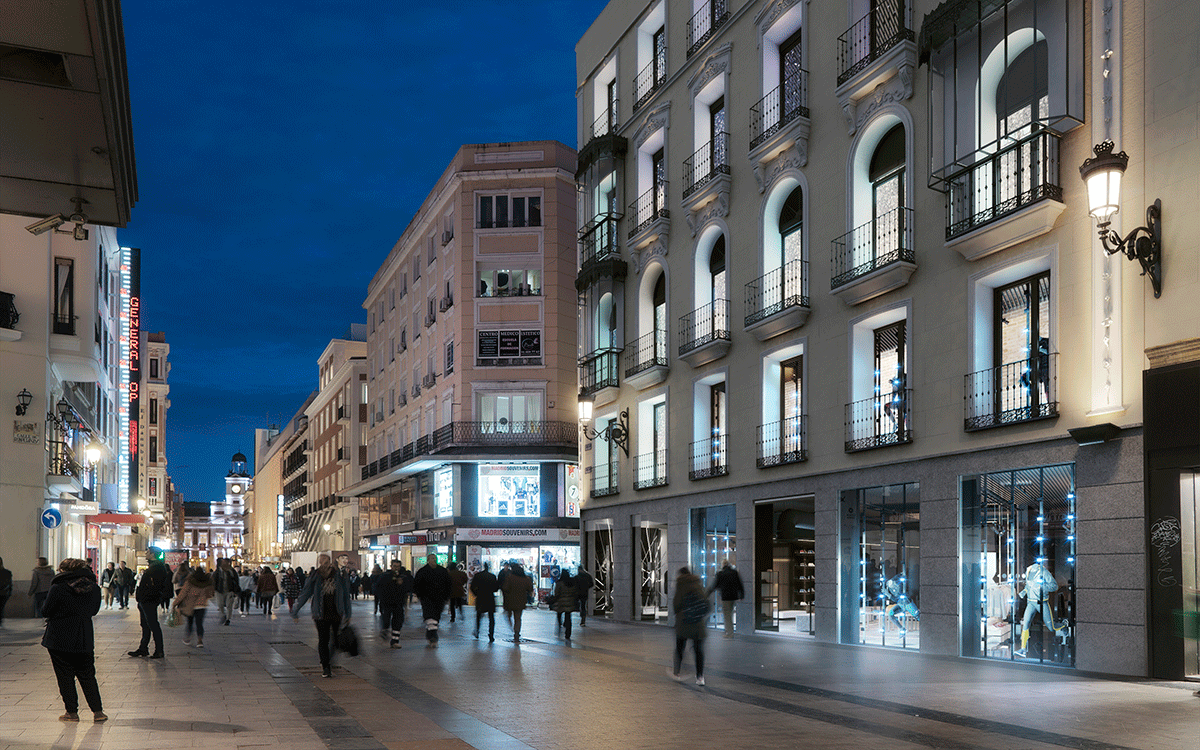 Hines y Savills intentan comercializar el local de la calle Preciados