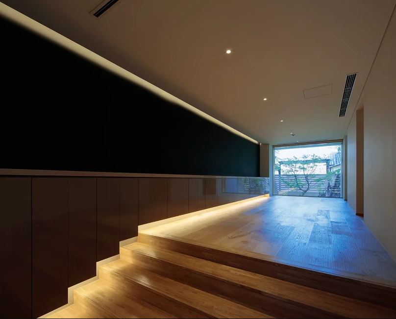 Una curiosa casa de Tokio que está construida con tubos gigantes y