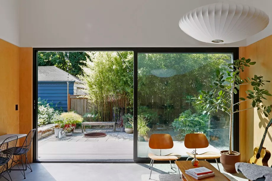 Una amplia casa prefabricada para maximizar la luz natural — idealista/news