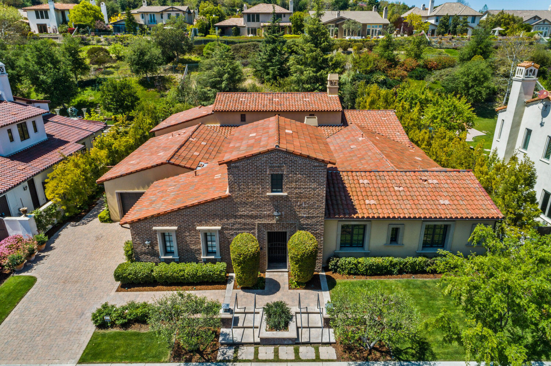 Jodie Foster logra vender esta bonita casa de estilo colonial en