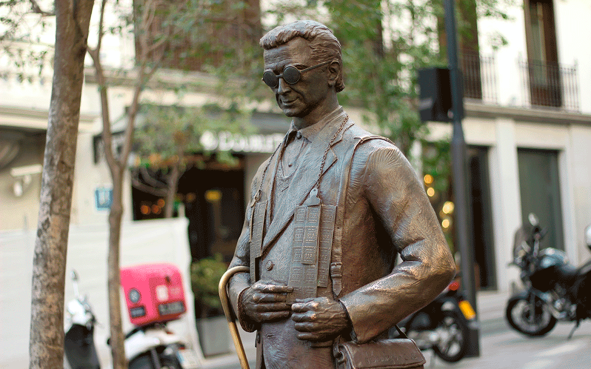 Vendedor de la ONCE, 2013. Santiago de Santiago (Navaescurial, Ávila 1925) Vendedor de la ONCE, 2013. Santiago de Santiago (Navaescurial, Ávila 1925)