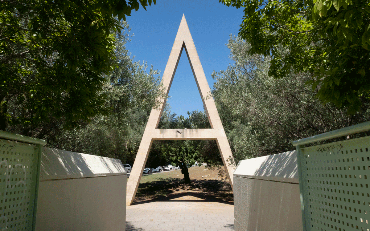 Poema visual transitable en tres temps. Joan Brossa (Barcelona, 1919 – 1998) Poema visual transitable en tres temps. Joan Brossa (Barcelona, 1919 – 1998)