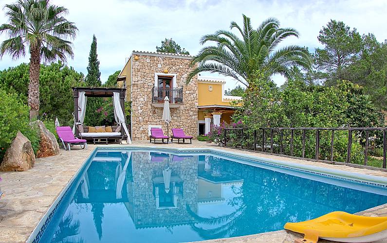 Una espectacular casa de campo típica ibicenca con 250