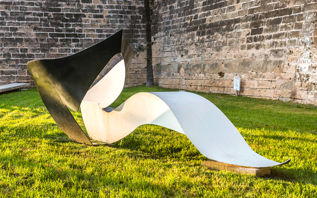 Negro y blanco horizontal, 1993 – 1999. George Sugarman (Nueva York, 1912 – 1999)
