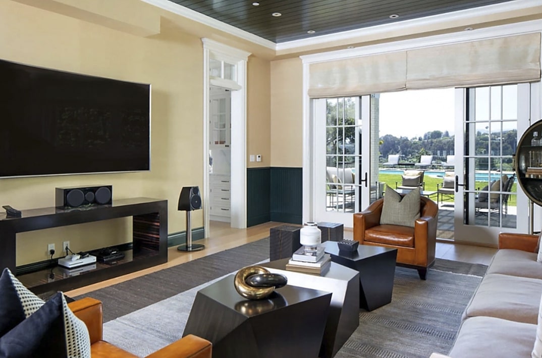 LeBron James rebaja una de sus mansiones en Los Ángeles y la pone en