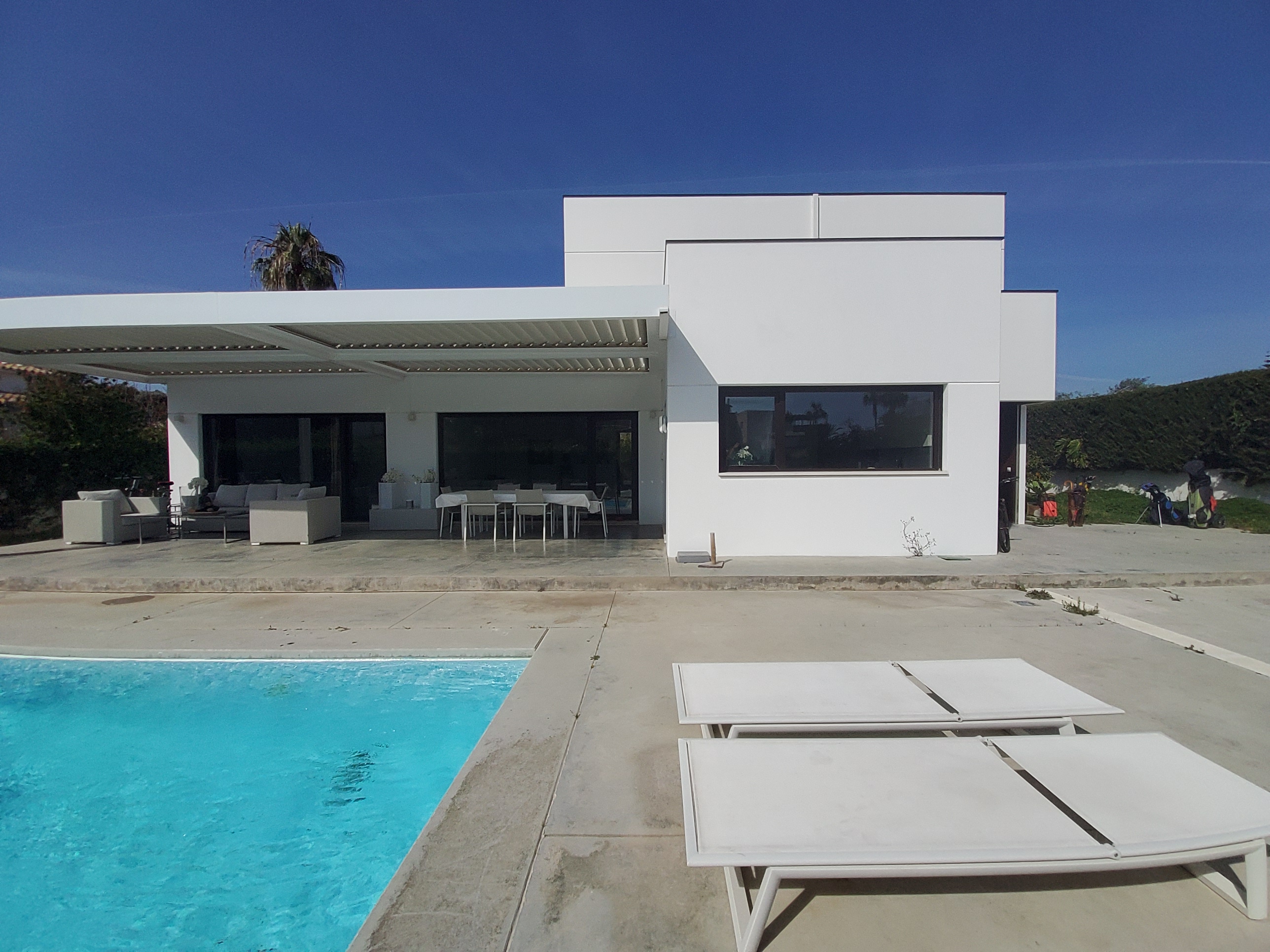 Con piscina y zona de relax