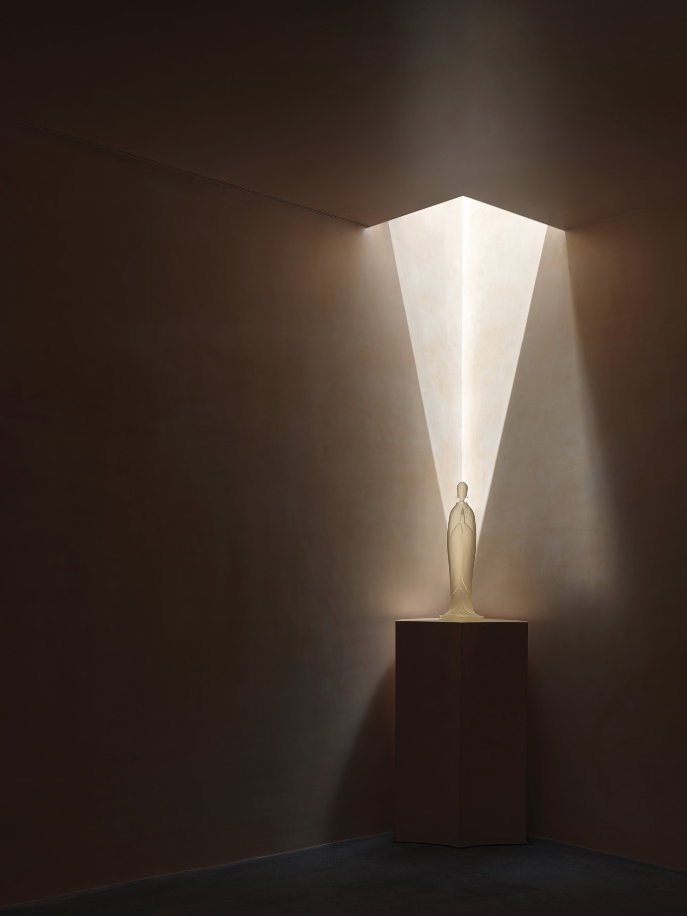 Los tragaluces dan más fuerza a las estatuas