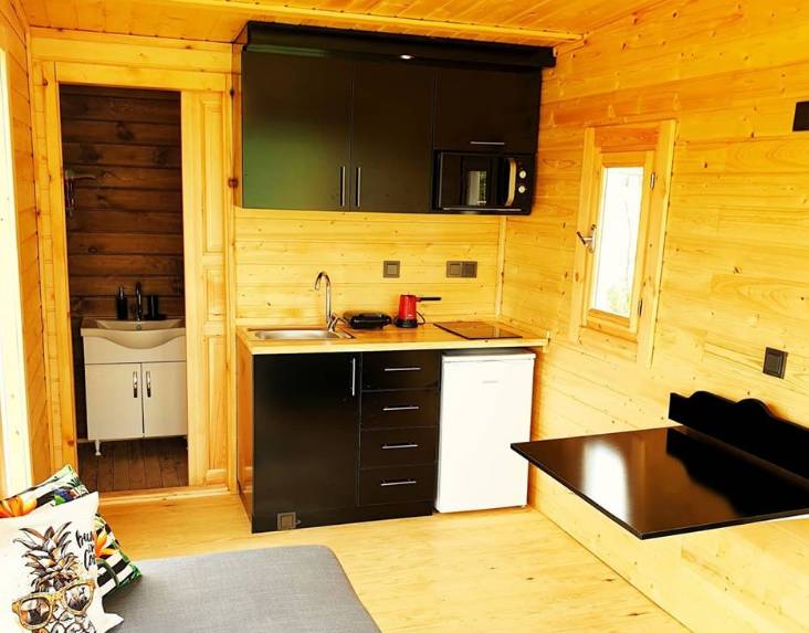 Tiene una malla especial que actúa como barrera de vapor de humedad impermeable