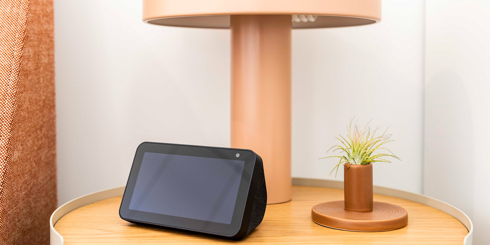 Permite controlar todo a través de la voz