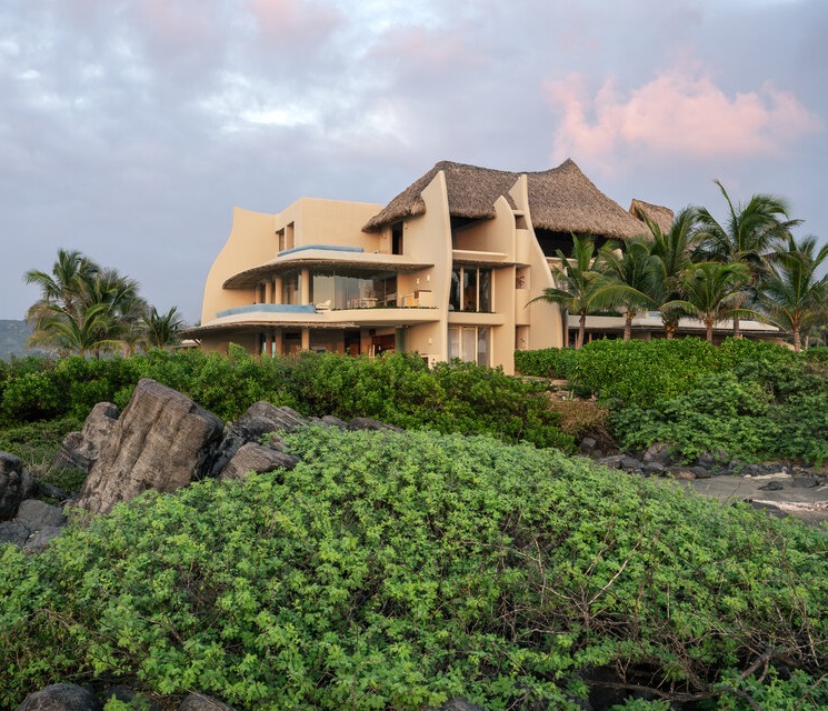 Rodeado por el océano y la naturaleza