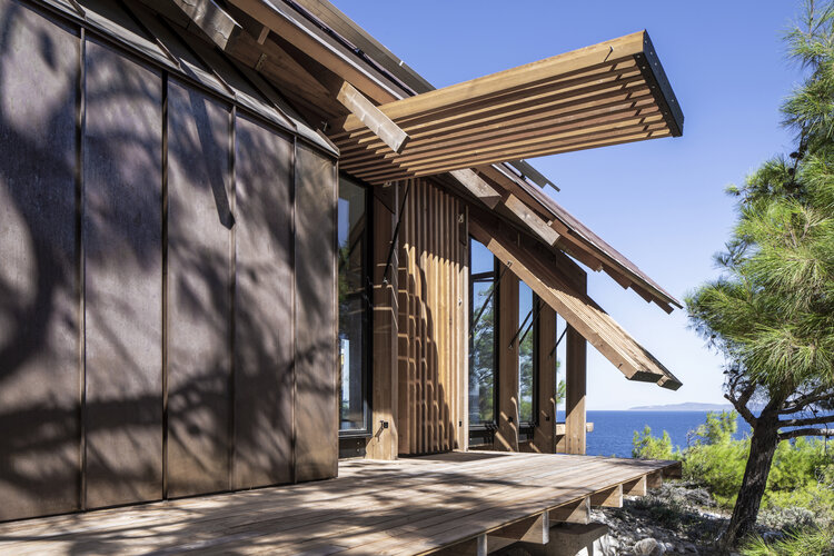 Elementos movibles que dan sombra y potencian la luz