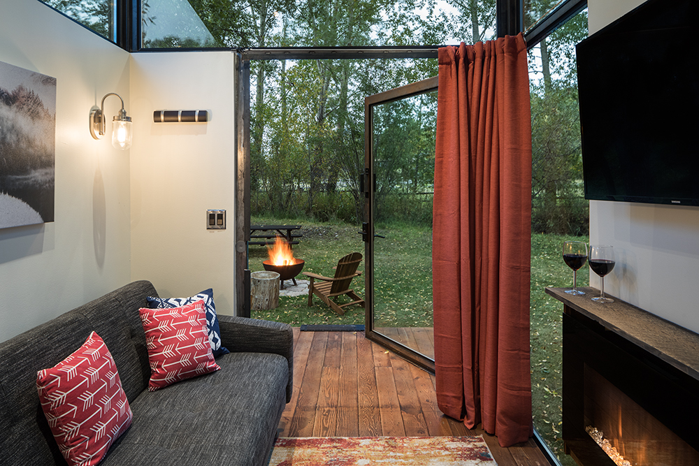 Tele, chimenea... No le faltan detalles