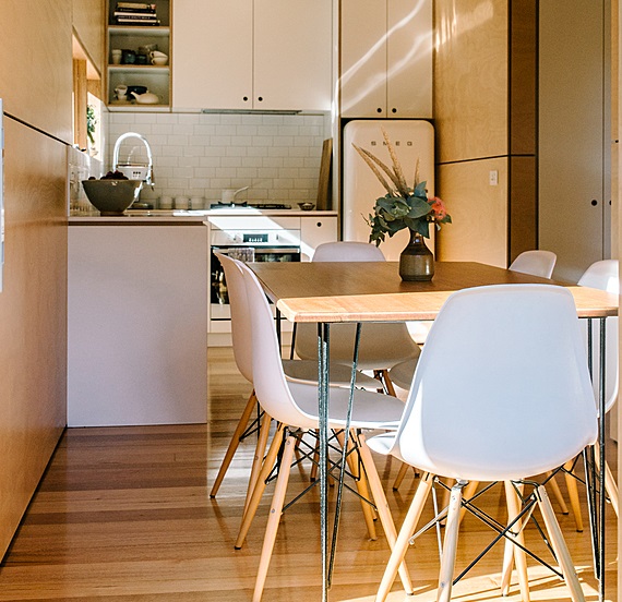 Al lado de la cocina