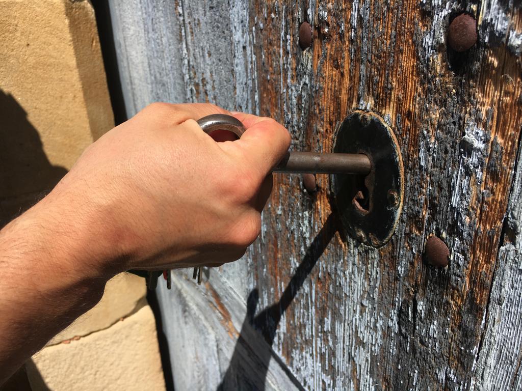 Entrada cerrada con llave