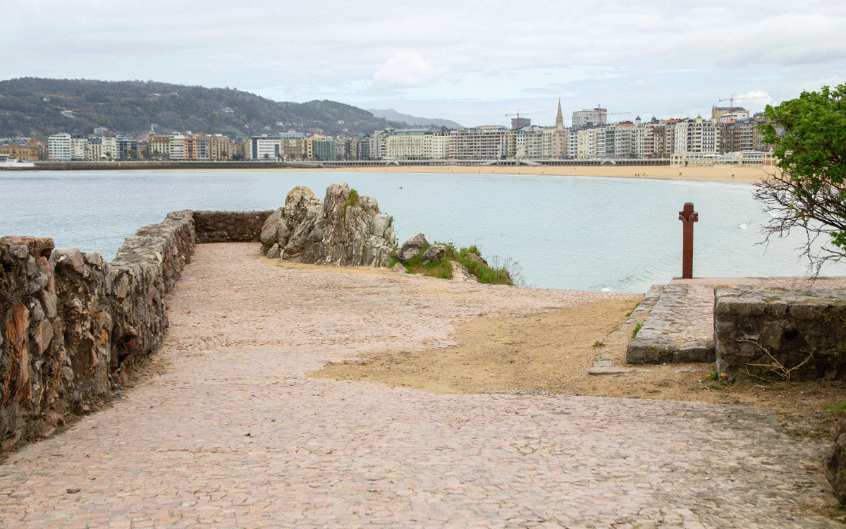 Abrazo, 1992. Eduardo Chillida (Donostia, 1924 – 2002) Abrazo, 1992. Eduardo Chillida (Donostia, 1924 – 2002)
