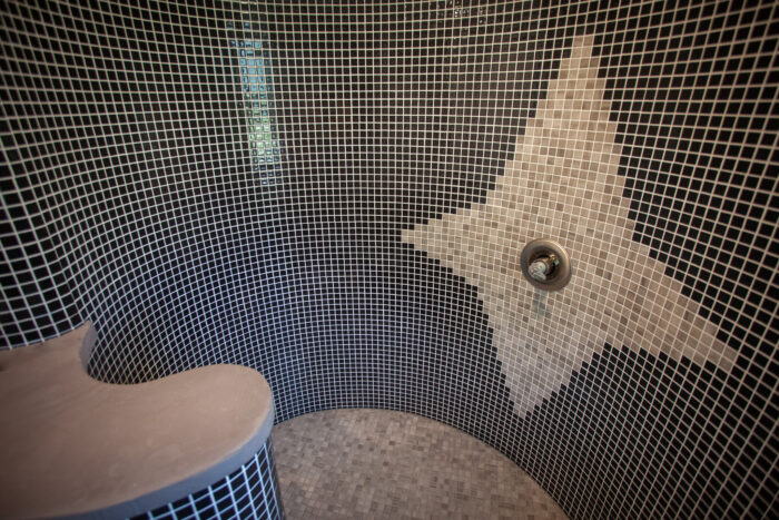 Un mosaico en las paredes