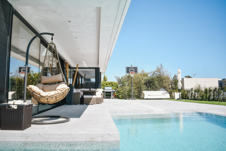 Casa de lujo con piscina / Spathios
