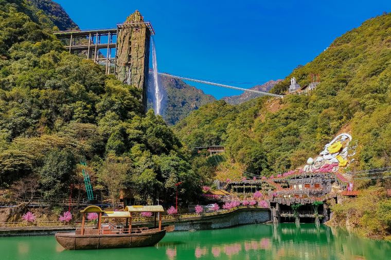 Yunmen Mountain Tourist Resort