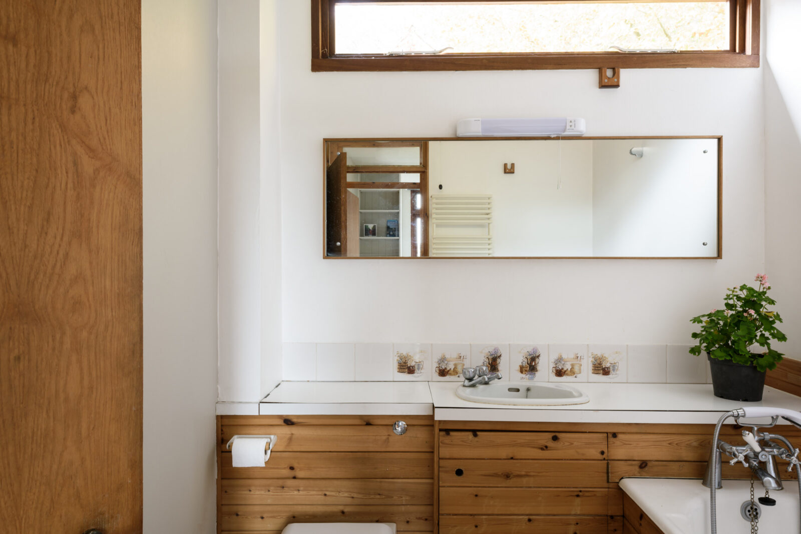 Un gran mueble de lavabo