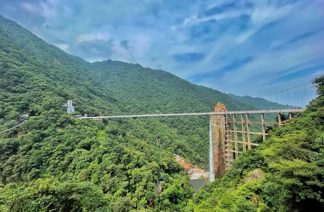 Yunmen Mountain Tourist Resort