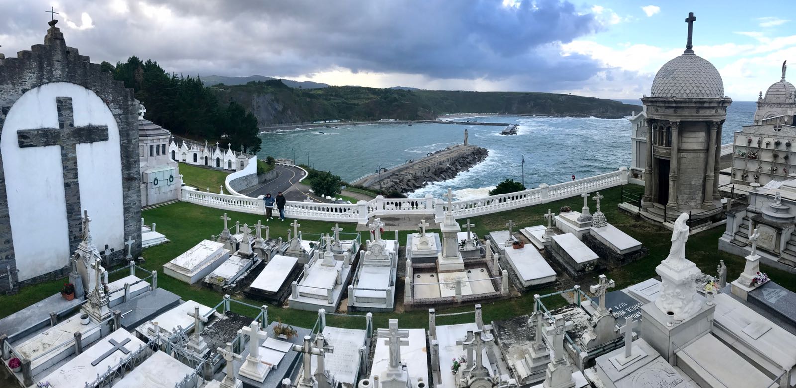 Cementerio de Luarca (Asturias) / Twitter