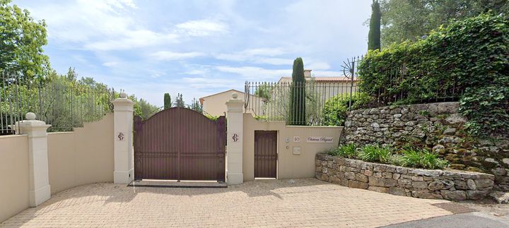 Exterior del Chateau Bigaud, propiedad adquirida por el primer ministro de República Checa, Andrej Babis / Google Street View