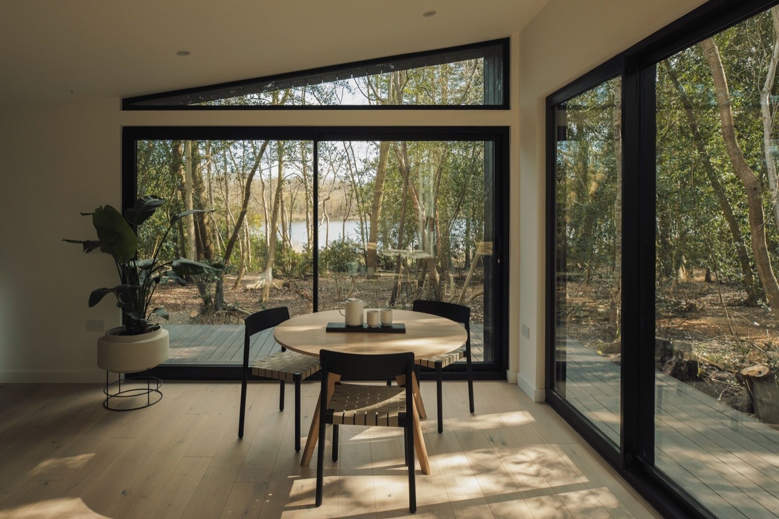 Grandes ventanales para aprovechar la luz natural