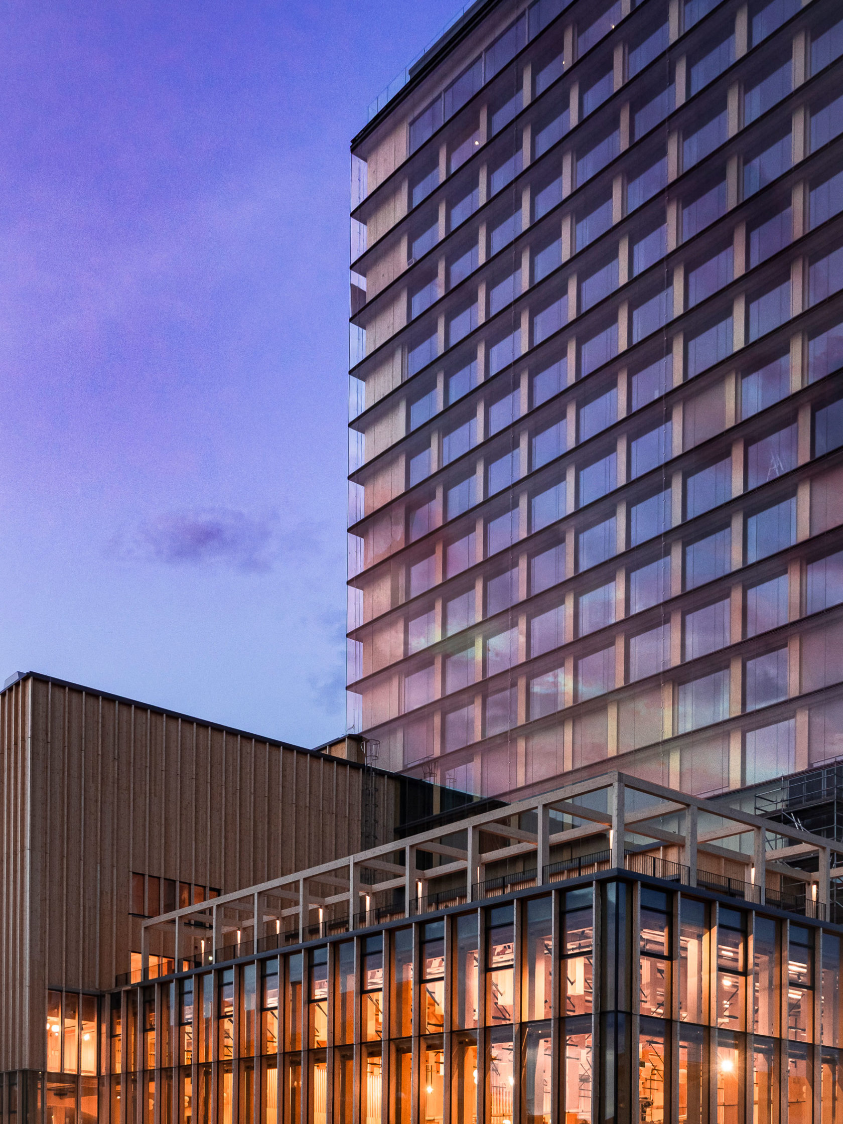 Tiene 1.200 m2 de paneles solares en los techos