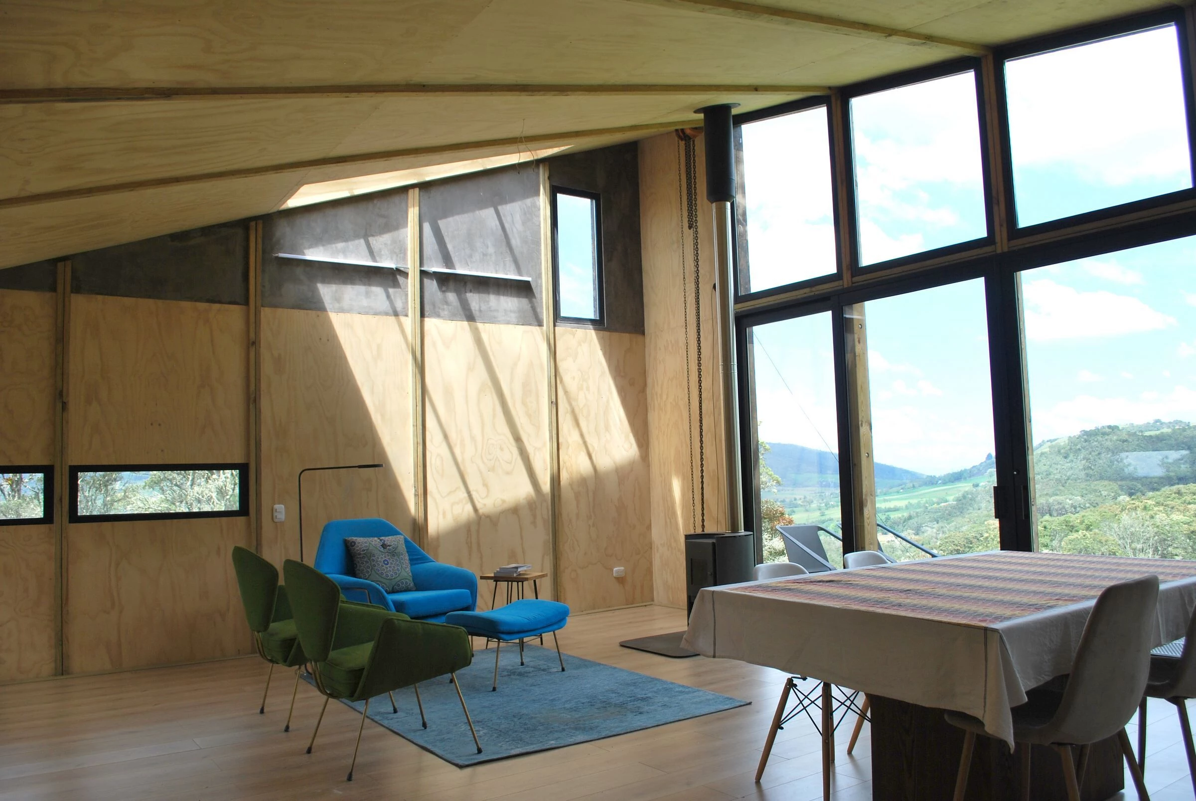 Con grandes ventanales para disfrutar del paisaje