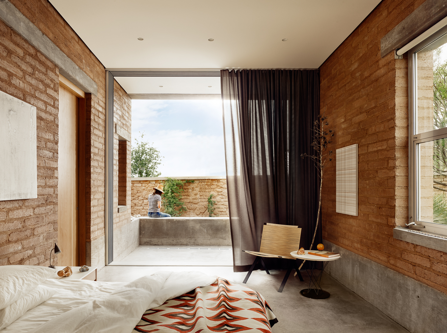 Desde la habitación se accede al espacio exterior