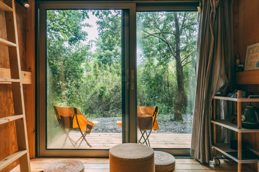 Las casas tienen una zona exterior para relajarse