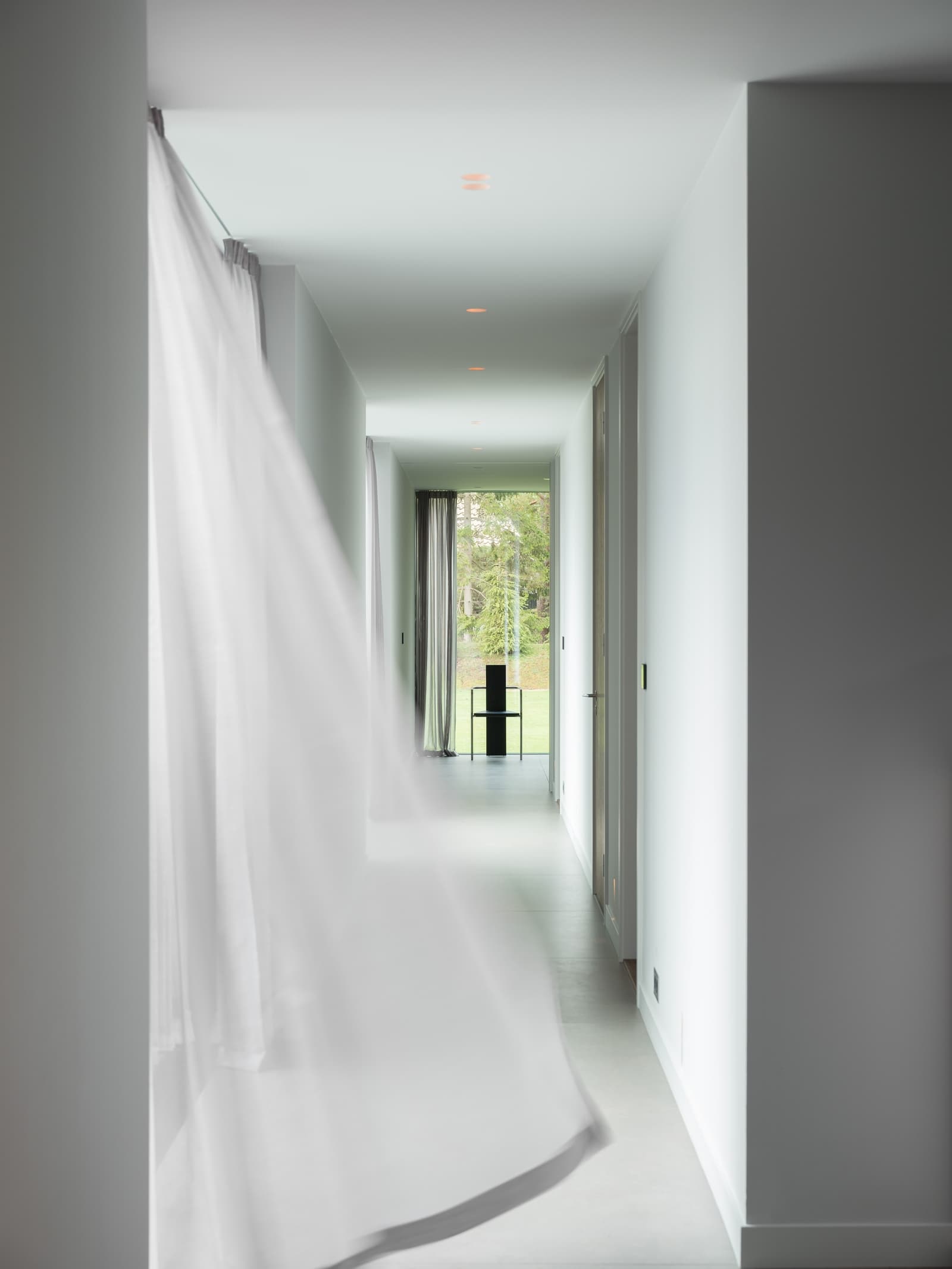 Pasillo de Villa Tennisvägen, muy luminoso