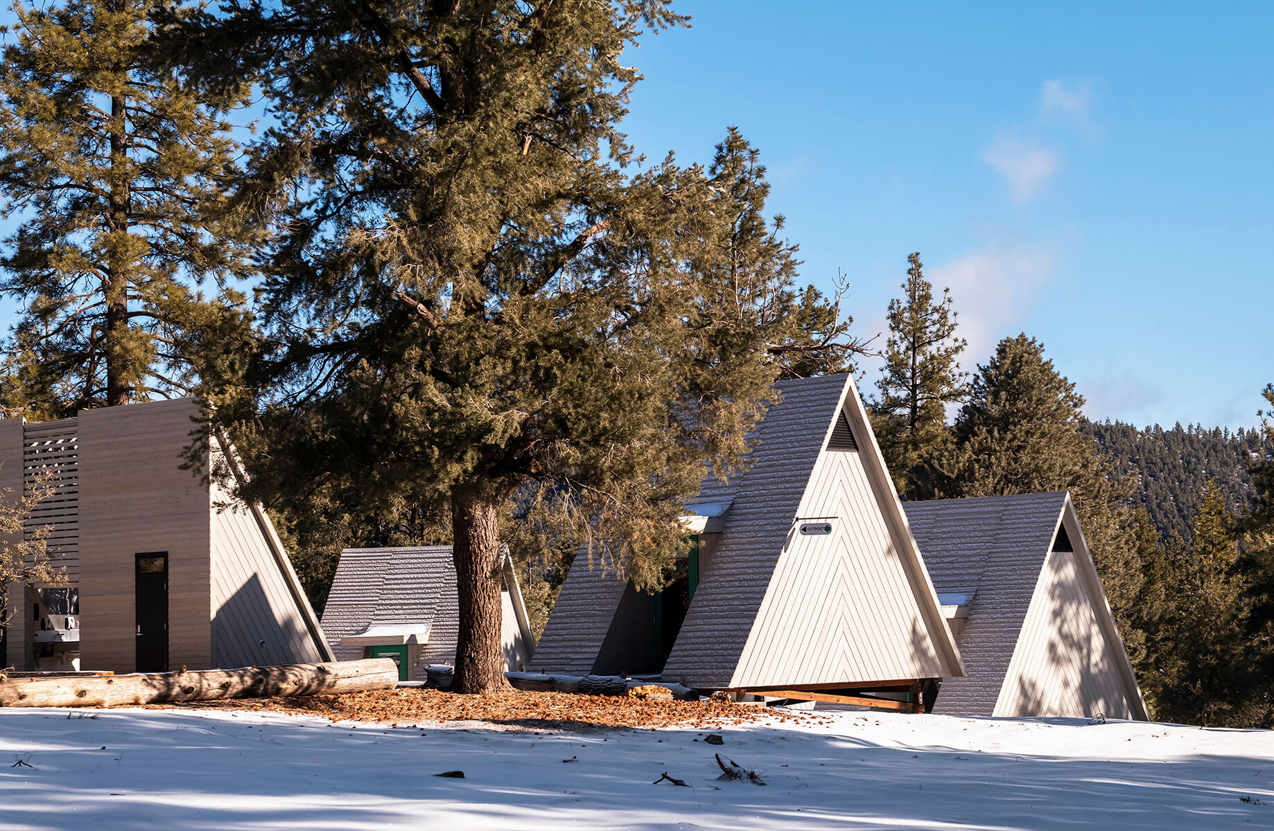 Las diferentes construcciones del campamento de Girl Scouts Lakota